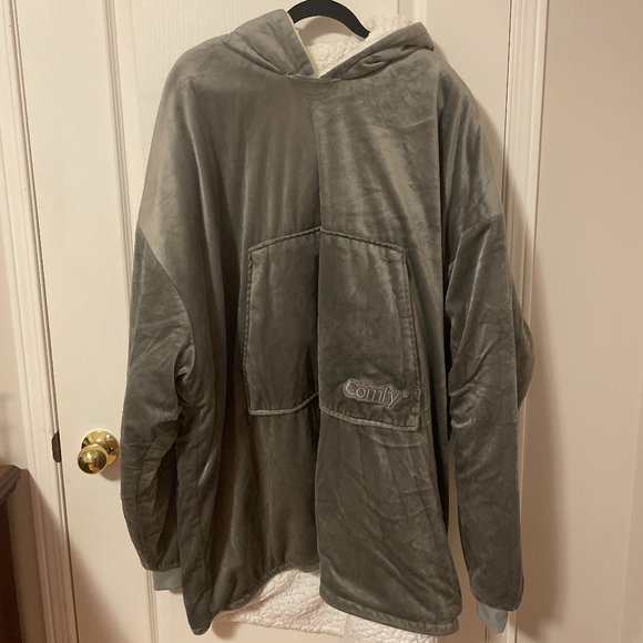 The Comfy Original Wearable Blanket in Grey - Picture 2 of 4